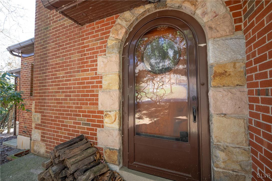 3466 Honeysuckle Road