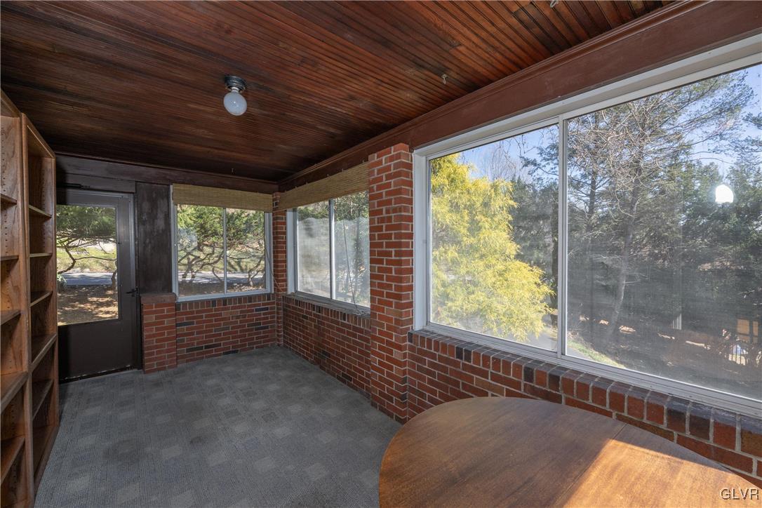 3466 Honeysuckle Road