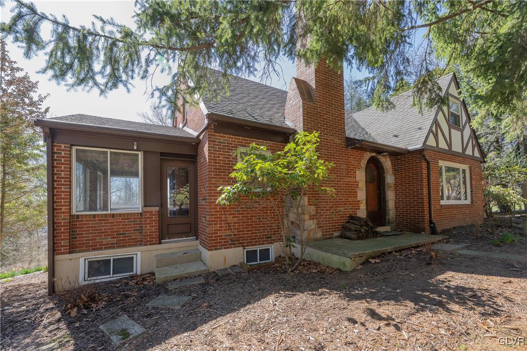 3466 Honeysuckle Road