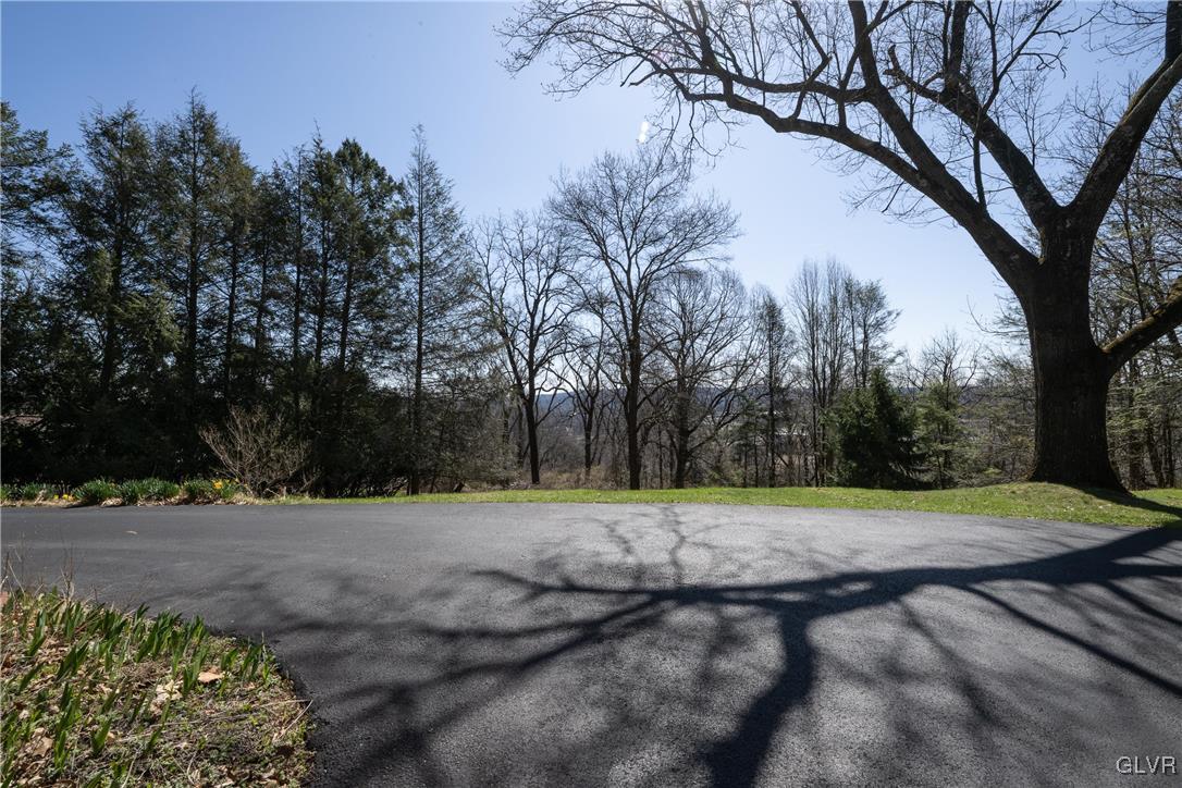 3466 Honeysuckle Road