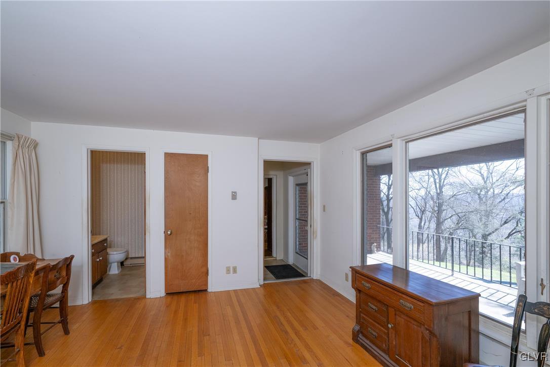 3466 Honeysuckle Road