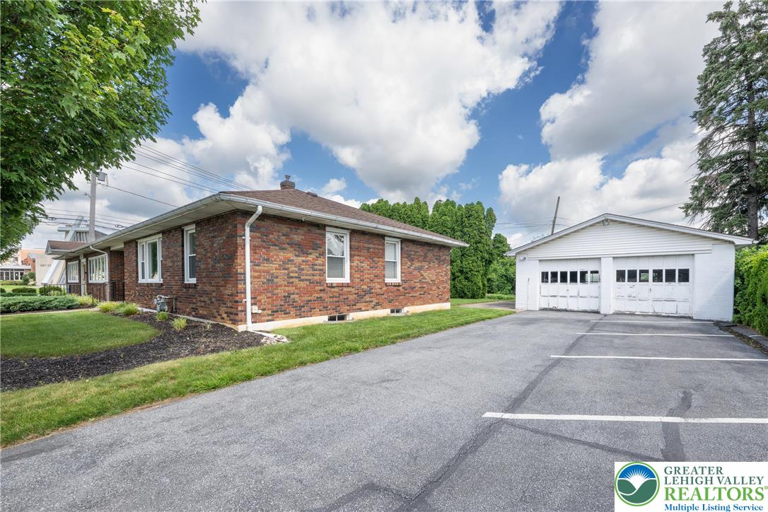 233 Pershing Boulevard