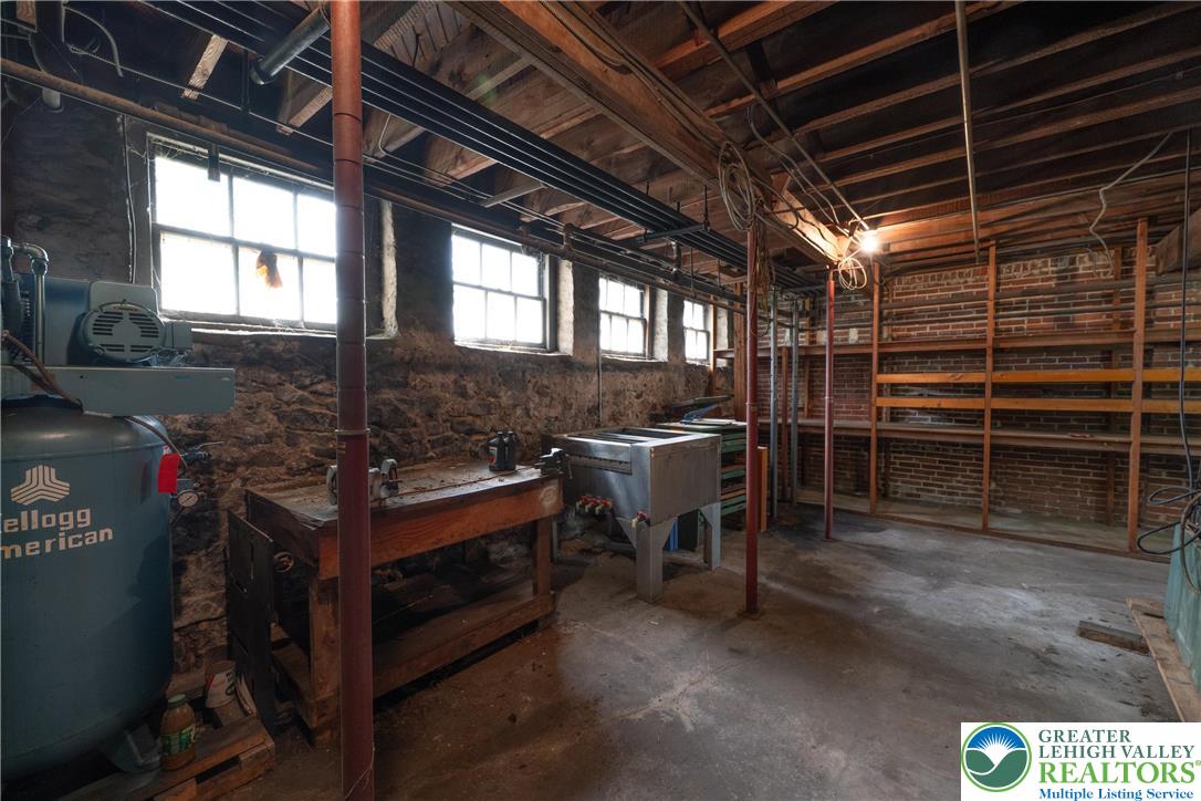 2333 Northwood Avenue