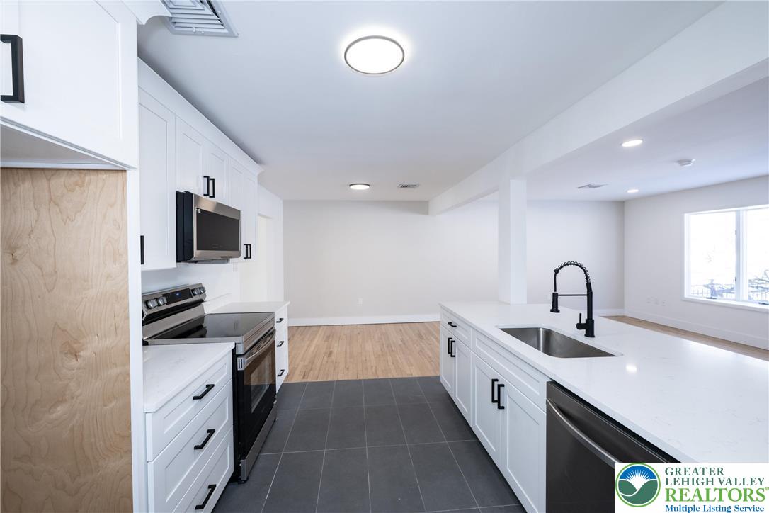 624 East 8th Street