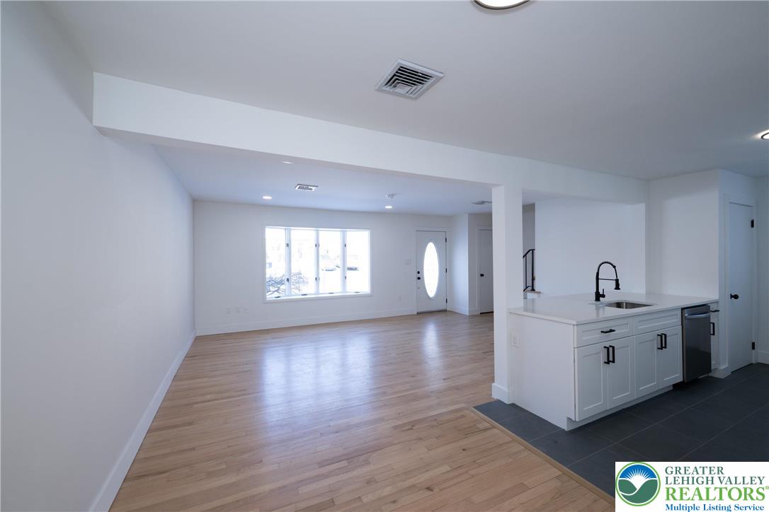 624 East 8th Street