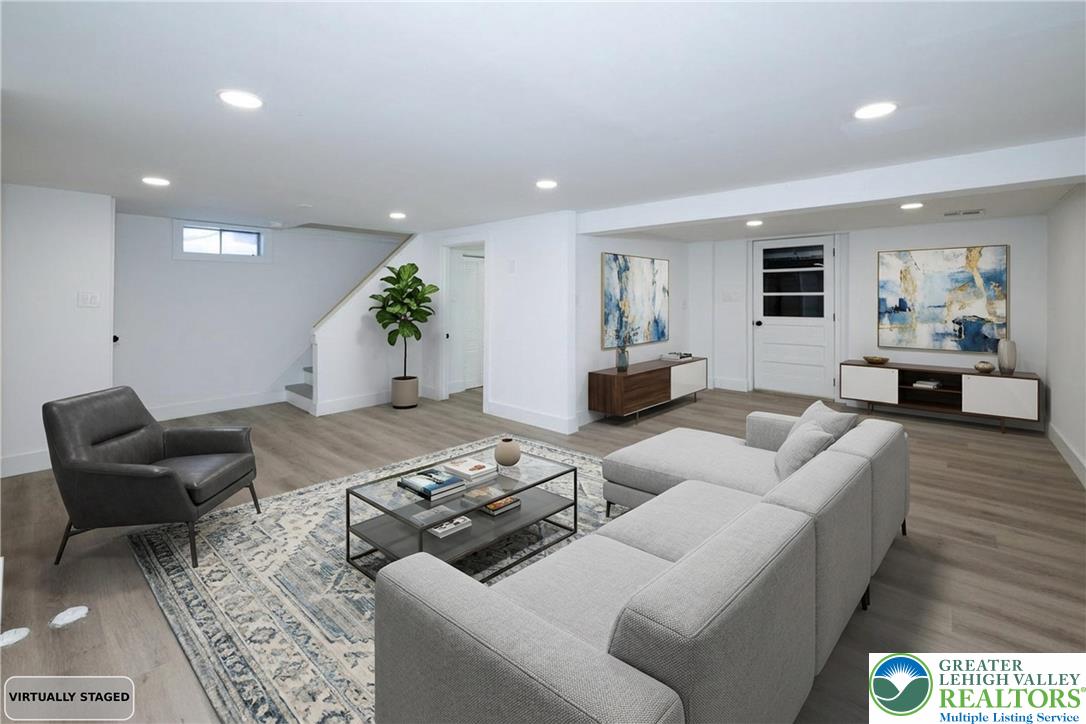 624 East 8th Street