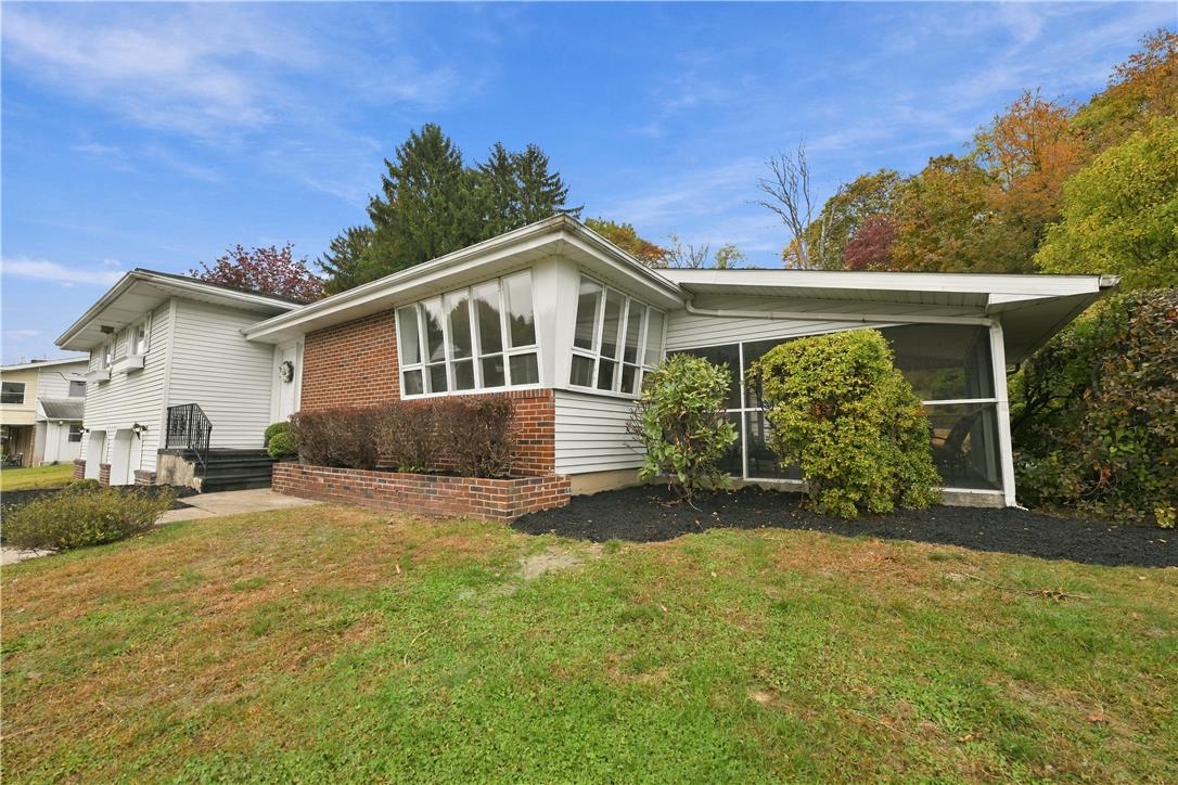 1525 Graham