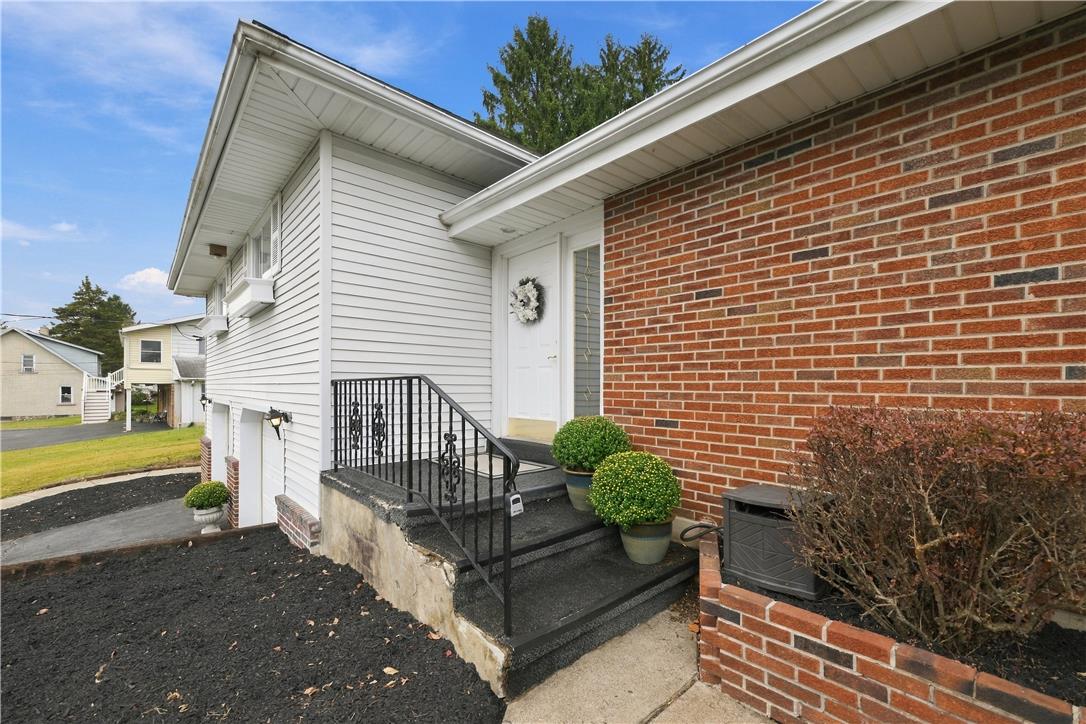 1525 Graham