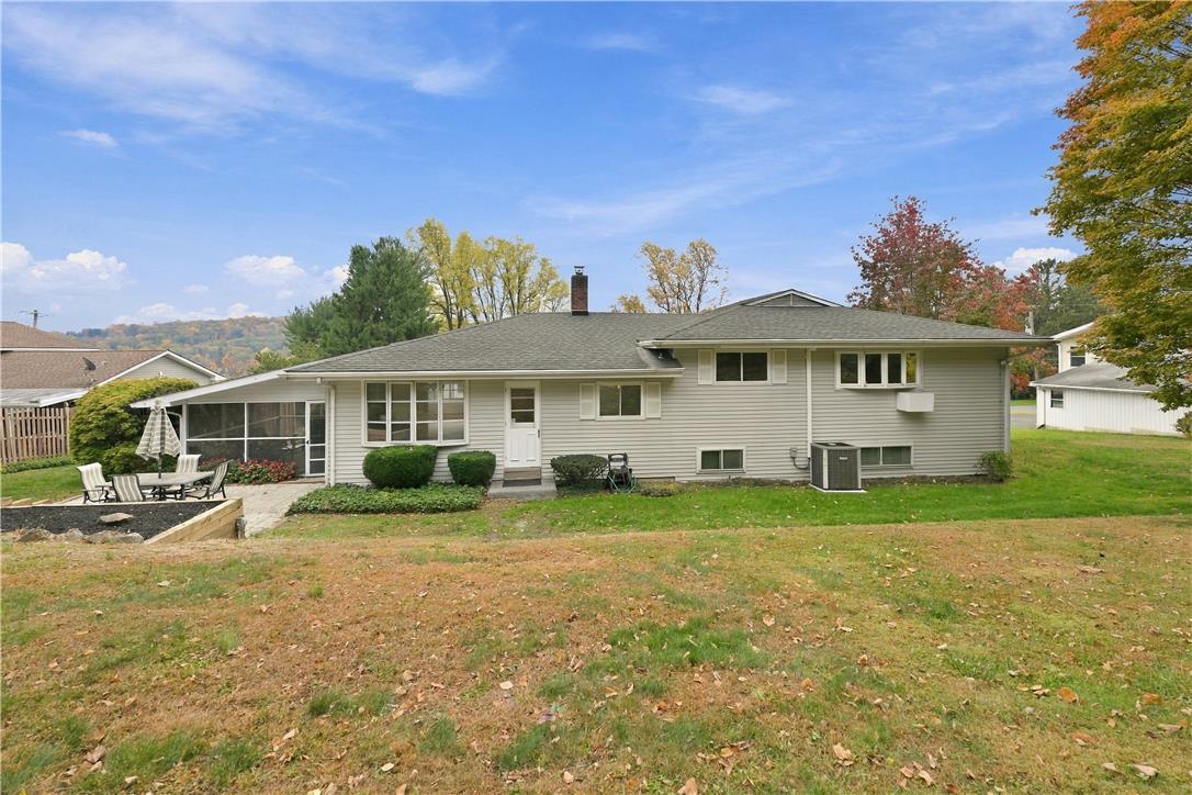 1525 Graham