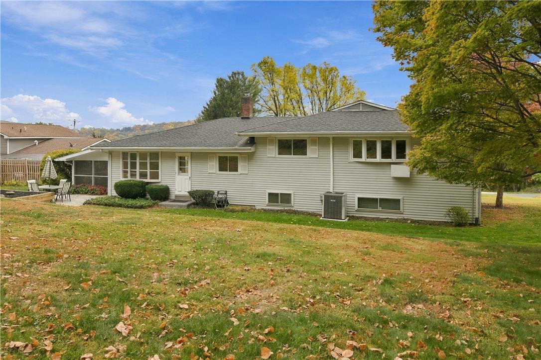 1525 Graham