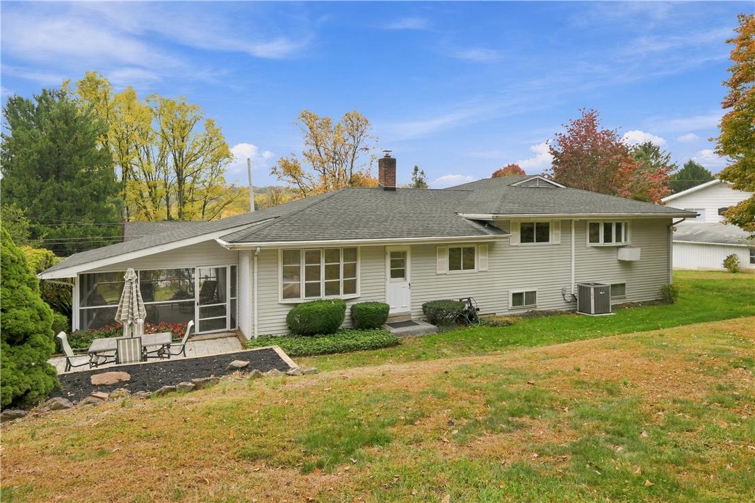 1525 Graham