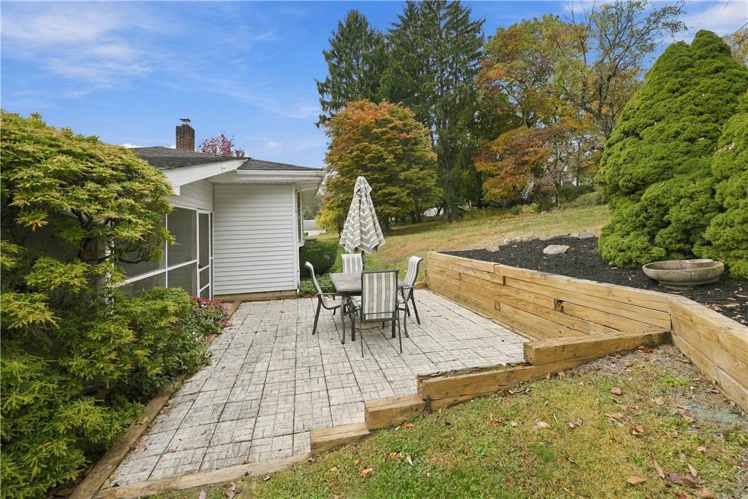 1525 Graham
