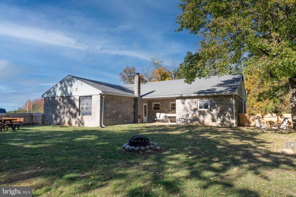 1365 SLEEPY HOLLOW ROAD