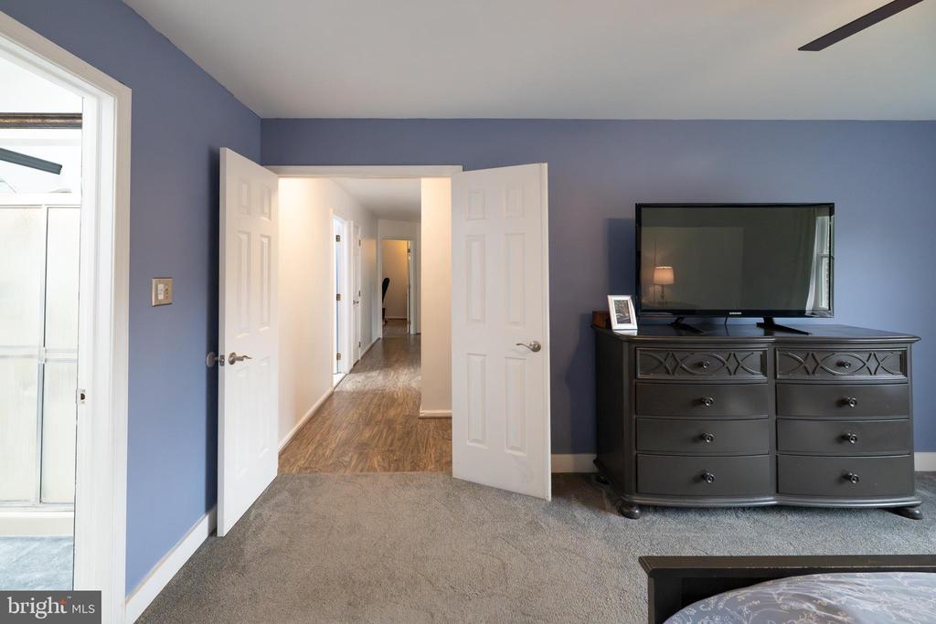 30 CREEKSIDE COURT