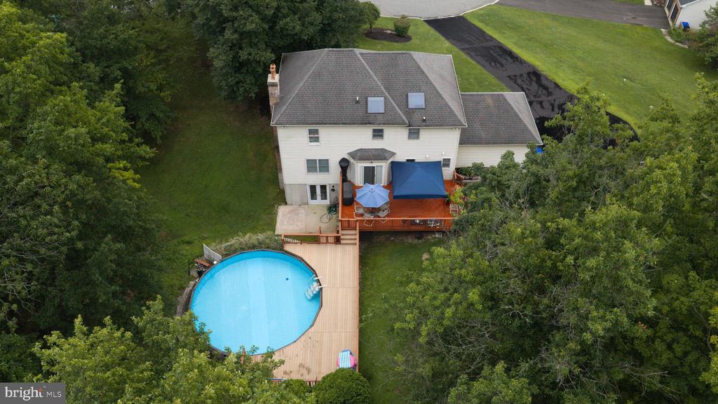 30 CREEKSIDE COURT
