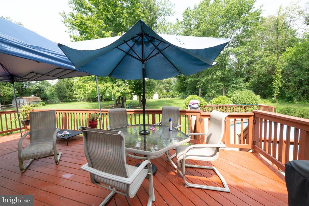 30 CREEKSIDE COURT