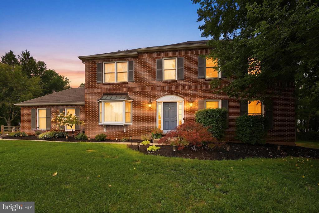 30 CREEKSIDE COURT