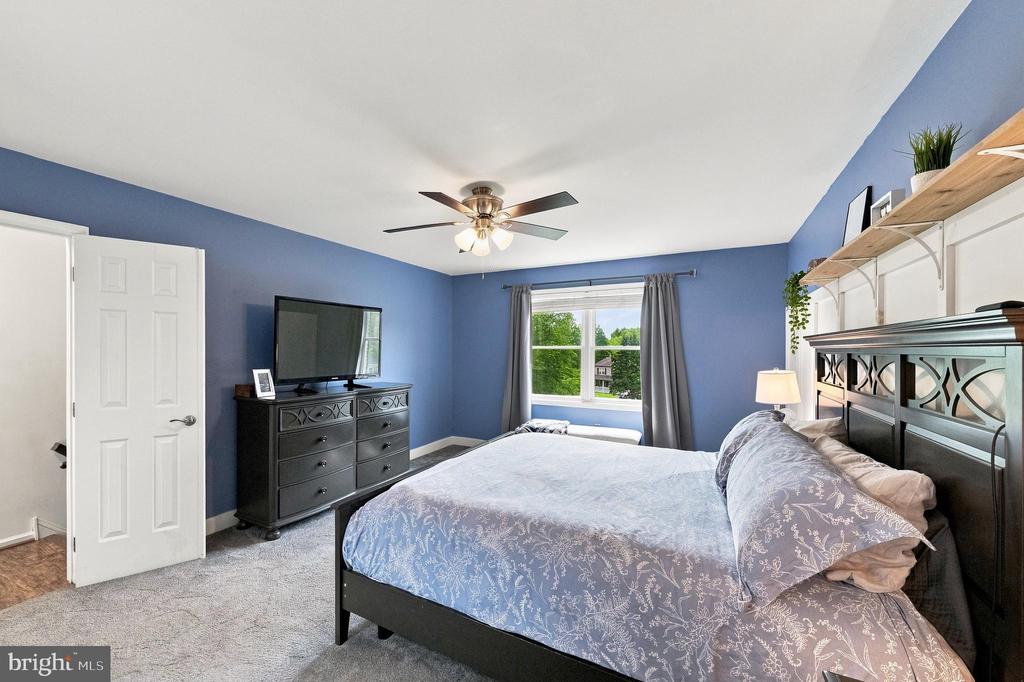 30 CREEKSIDE COURT
