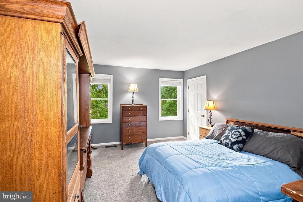 30 CREEKSIDE COURT