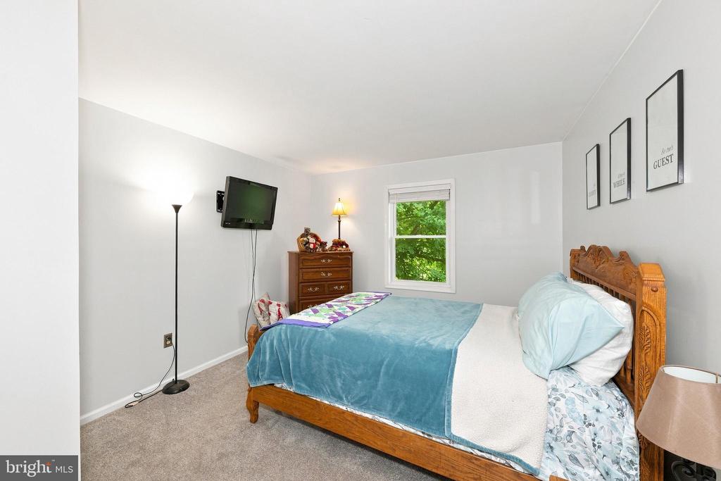 30 CREEKSIDE COURT