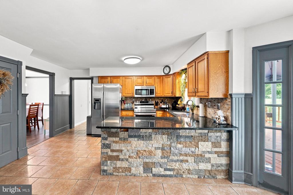 30 CREEKSIDE COURT