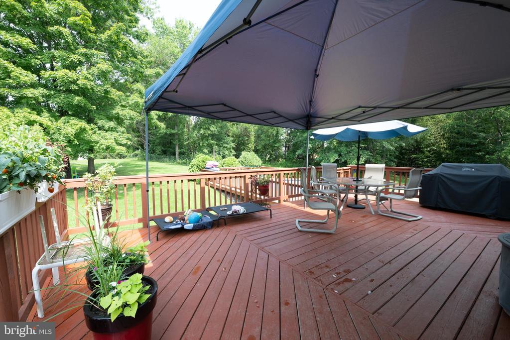 30 CREEKSIDE COURT