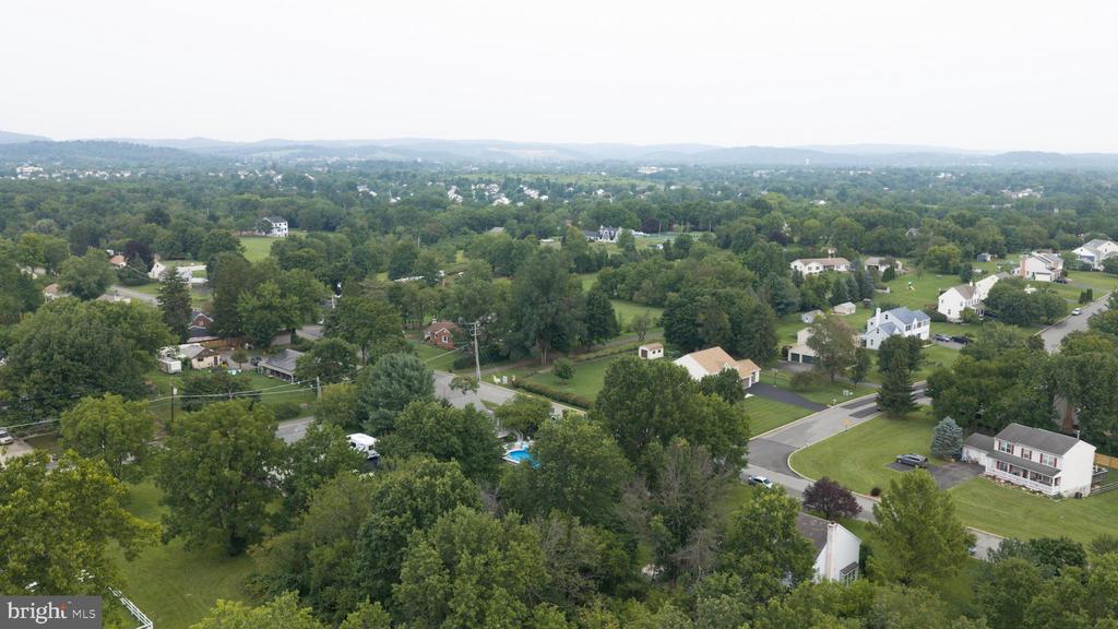 30 CREEKSIDE COURT
