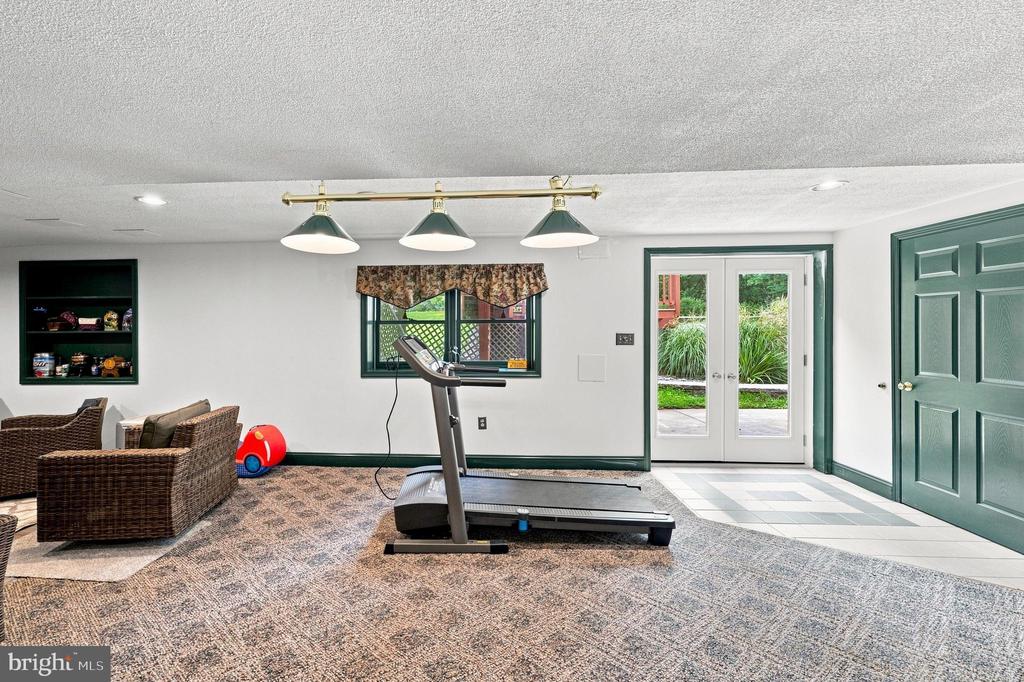30 CREEKSIDE COURT