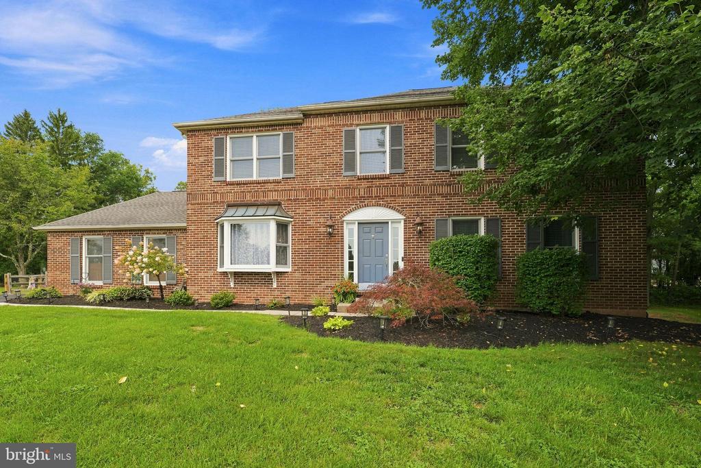 30 CREEKSIDE COURT