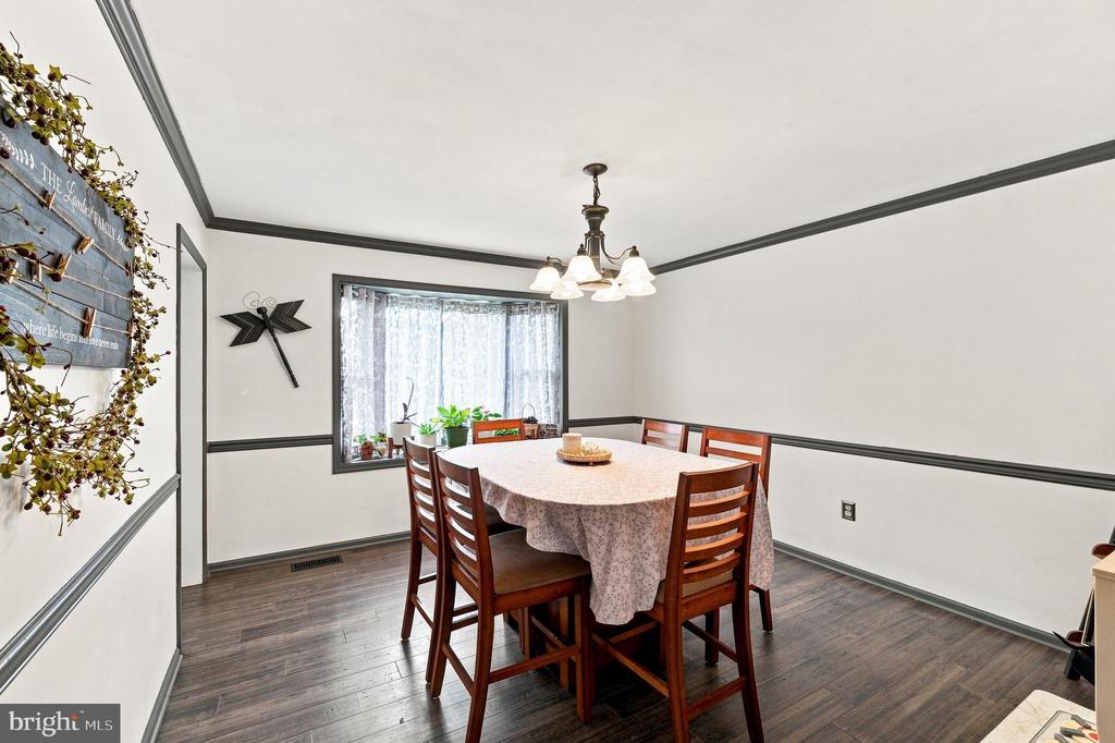 30 CREEKSIDE COURT