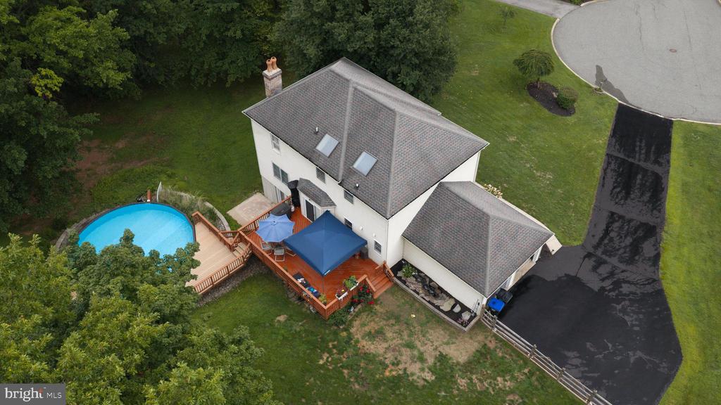 30 CREEKSIDE COURT