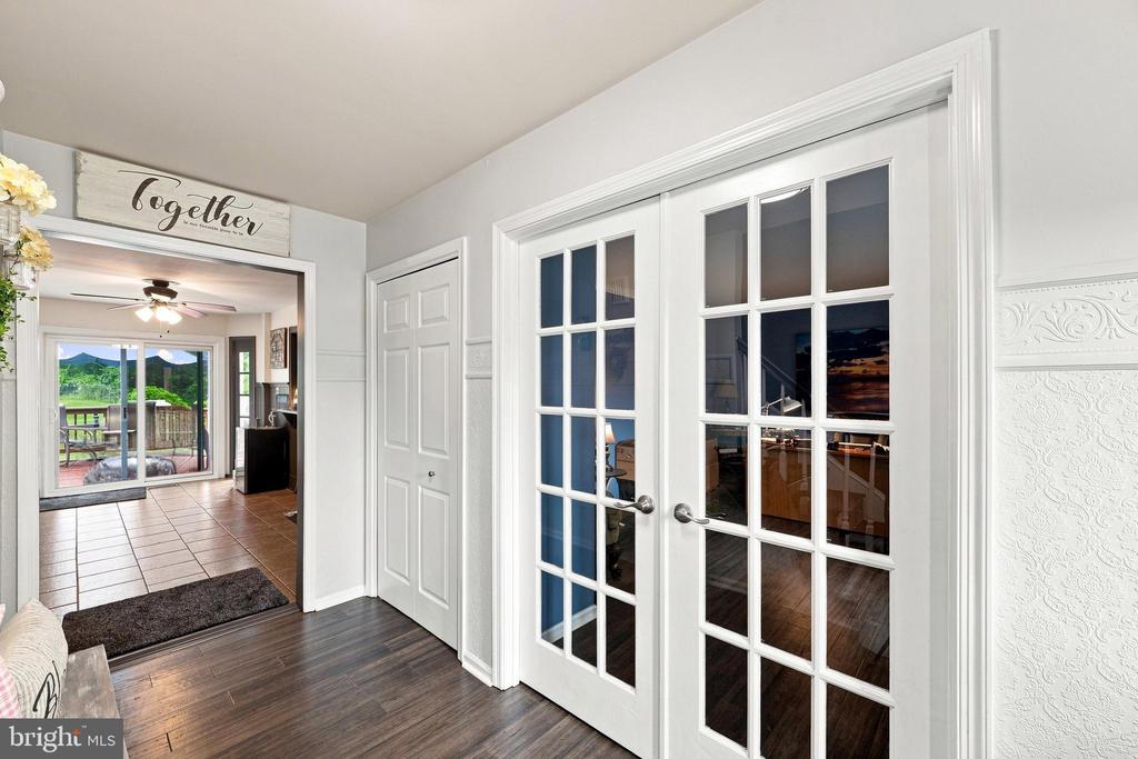 30 CREEKSIDE COURT