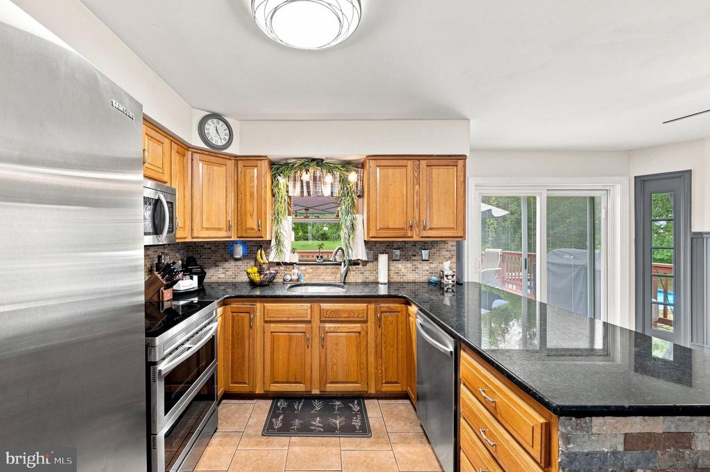 30 CREEKSIDE COURT