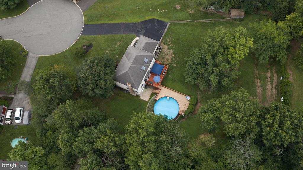 30 CREEKSIDE COURT