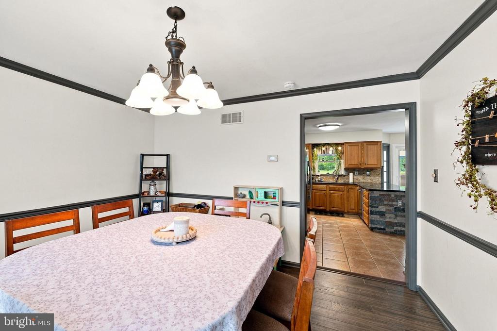 30 CREEKSIDE COURT