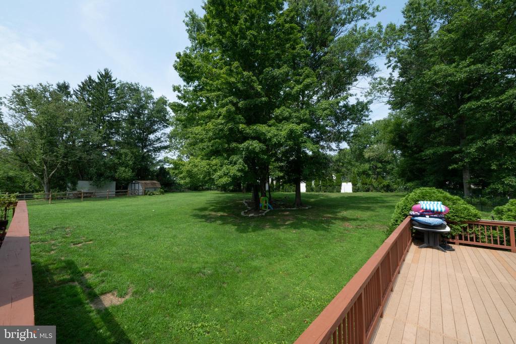 30 CREEKSIDE COURT