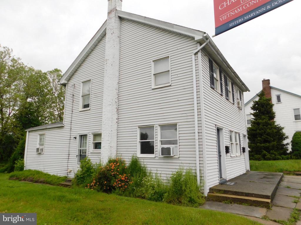 2206 MAIN STREET