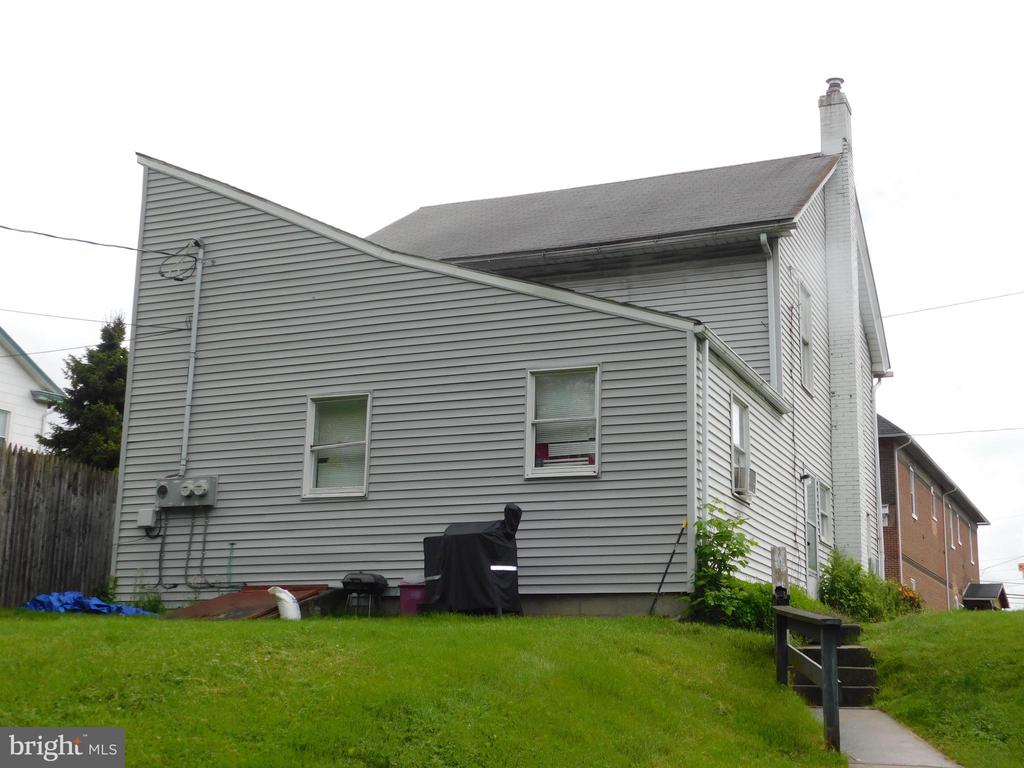 2206 MAIN STREET
