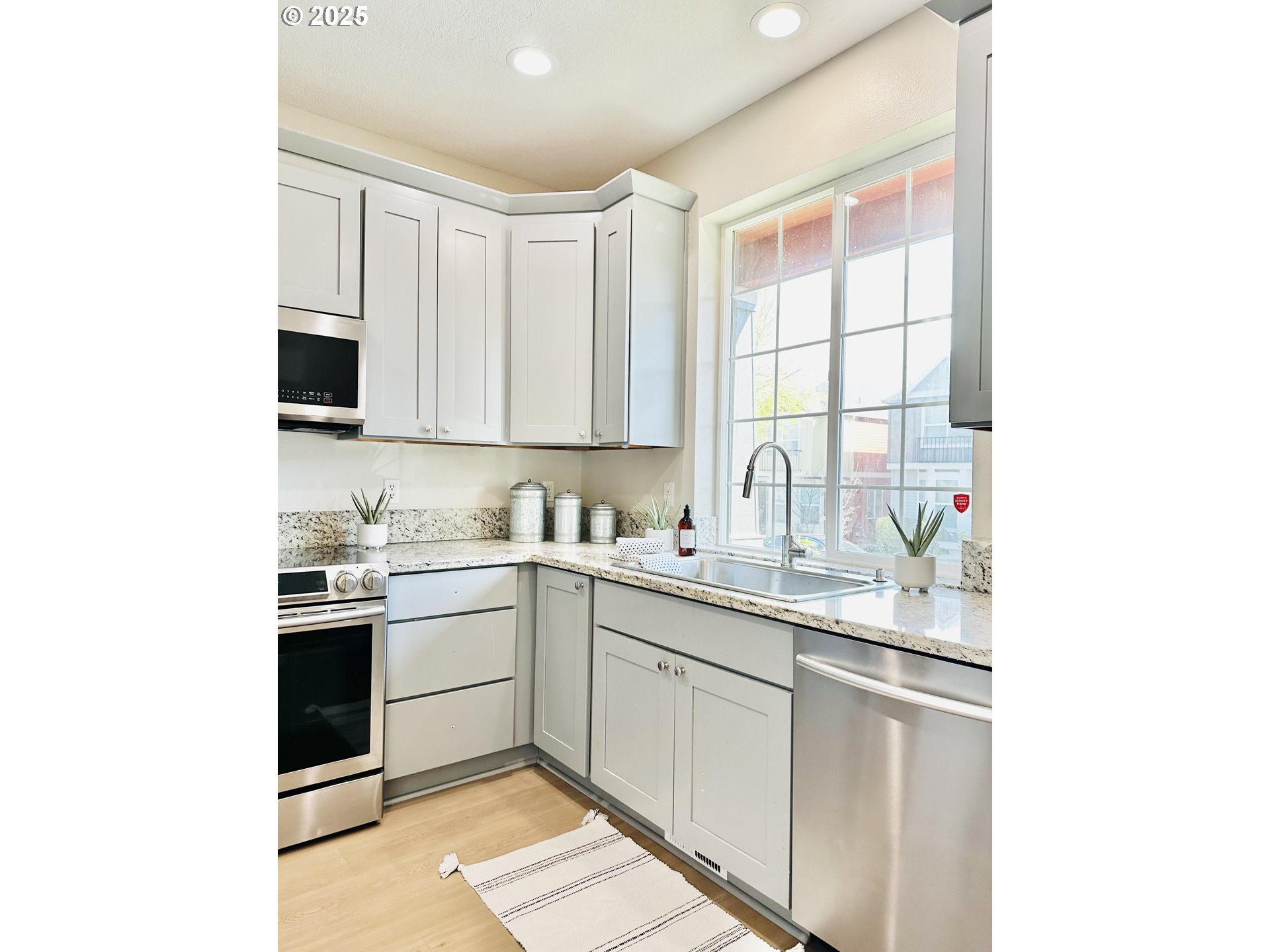 6105 SW Zabaco Ter