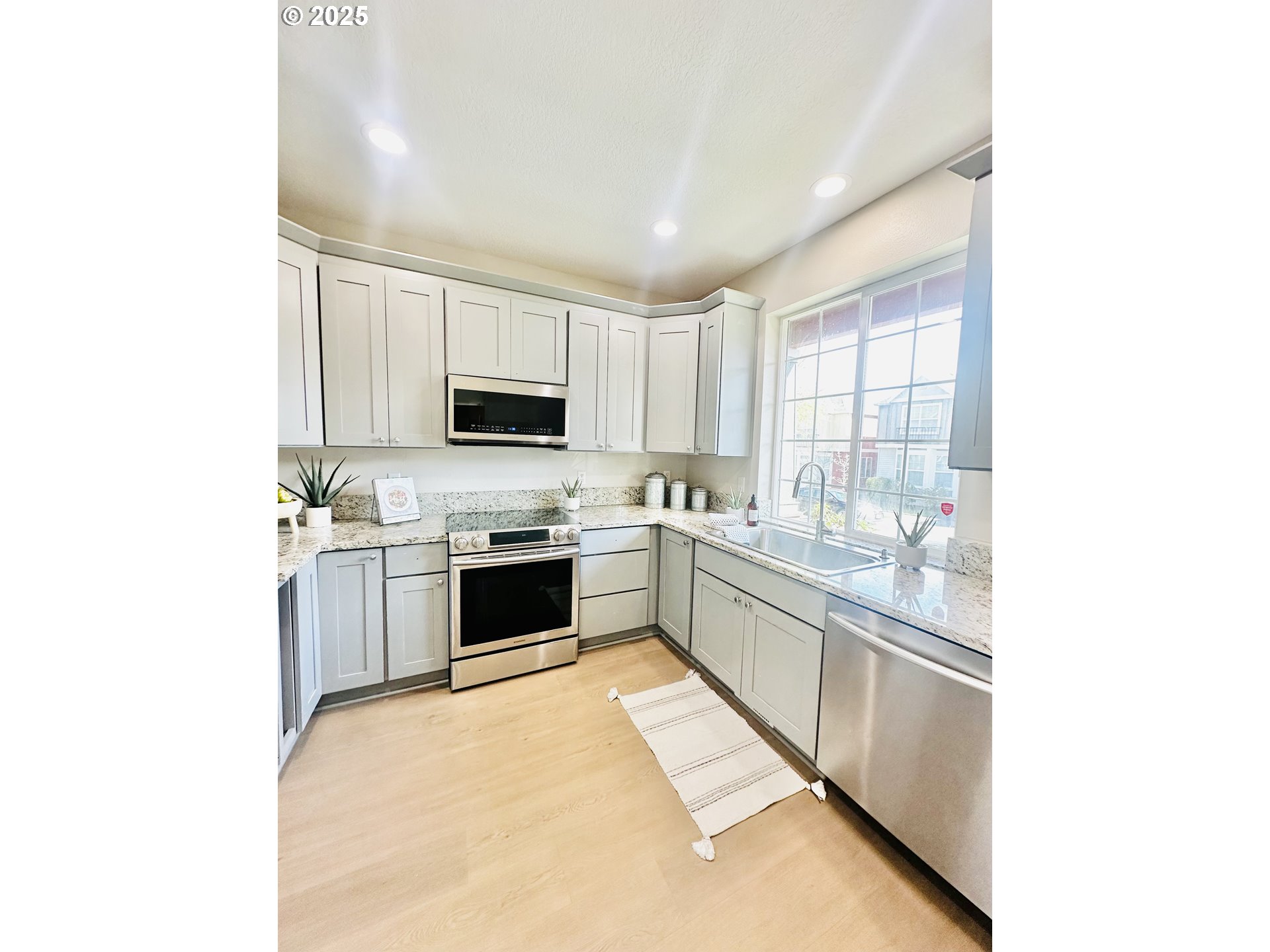 6105 SW Zabaco Ter