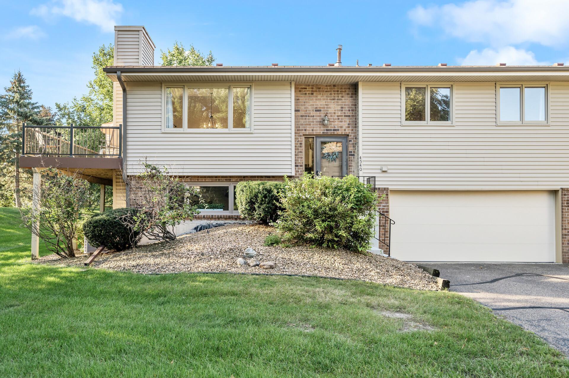 4540 Rosewood Lane N