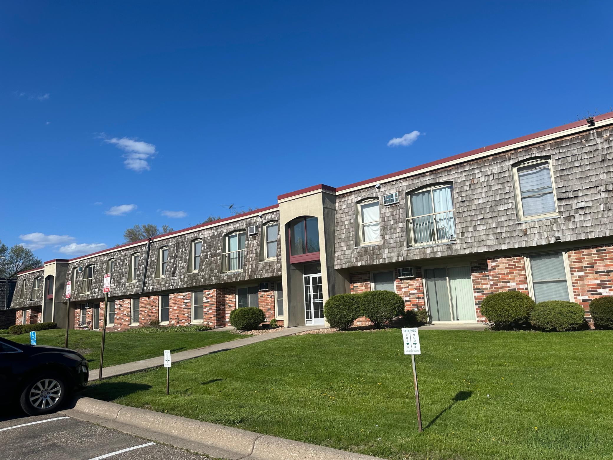 909 11th Avenue S Unit: 8