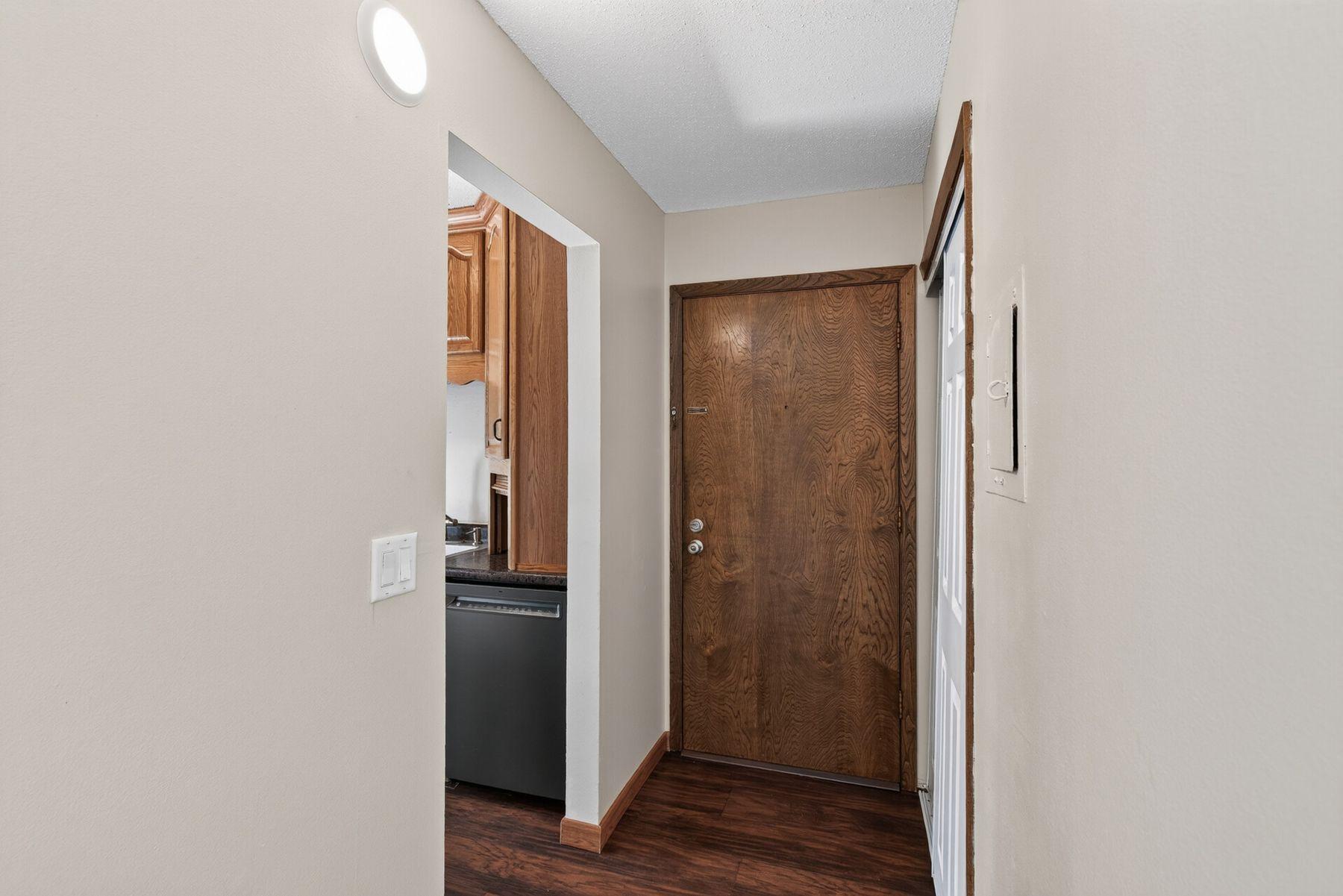 921 11th Avenue S Unit: 5