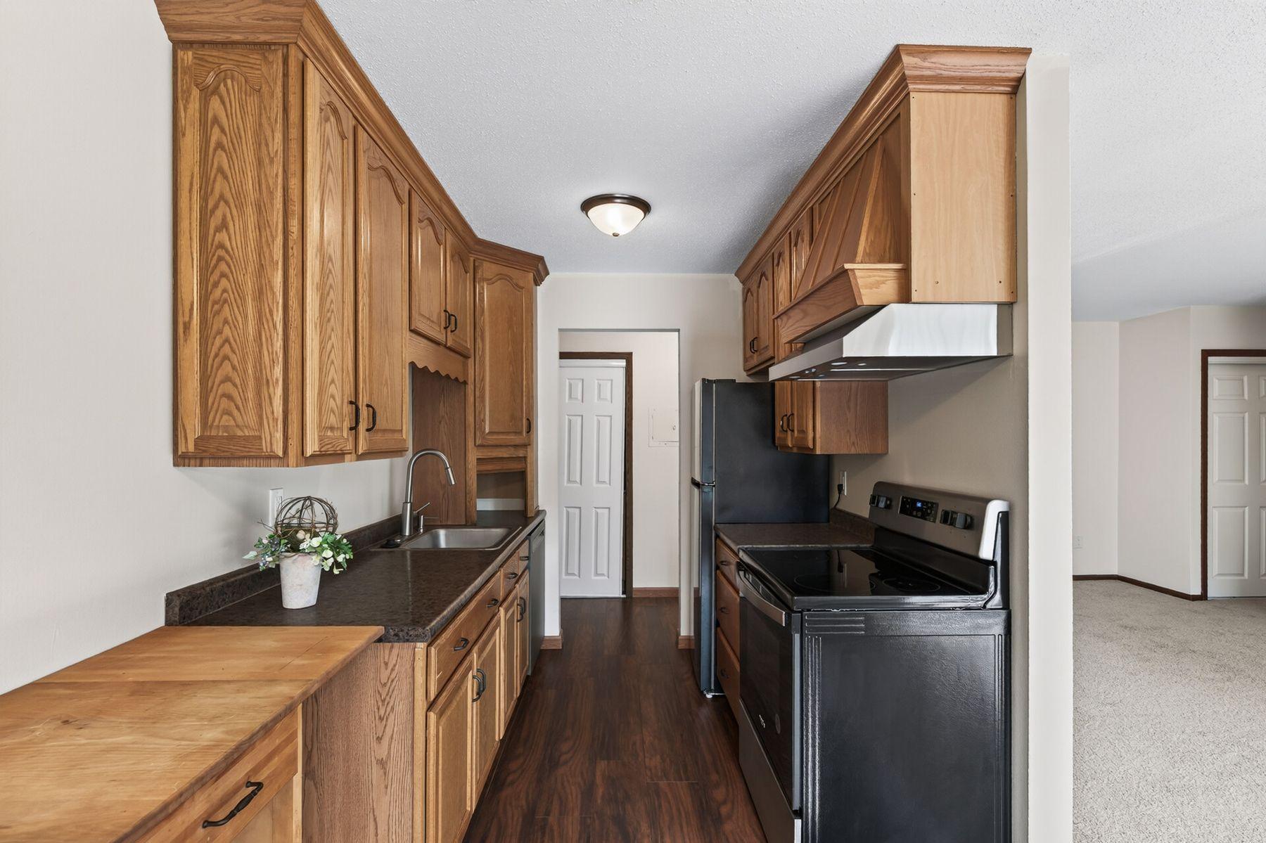 921 11th Avenue S Unit: 5