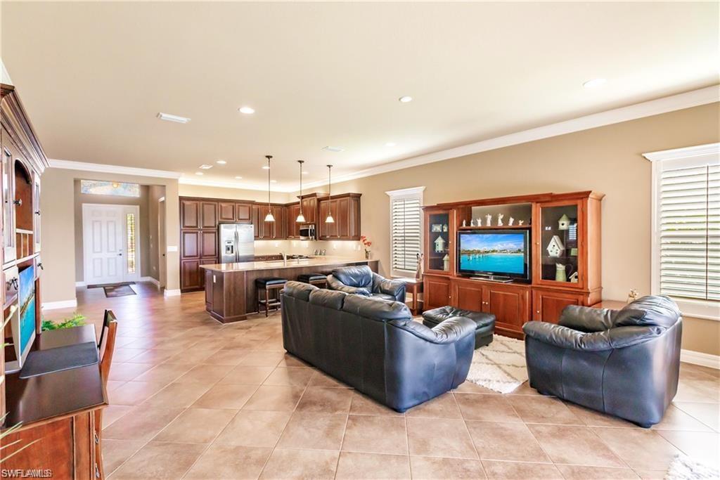 3812 Columbia CT