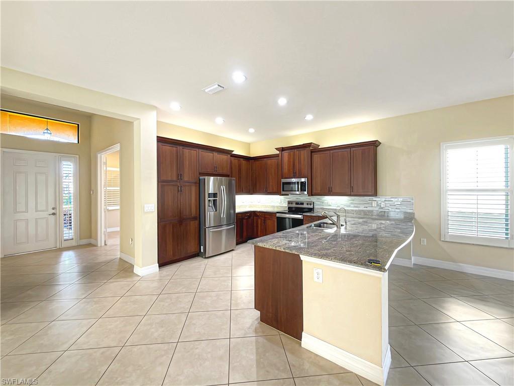 3809 Columbia CT