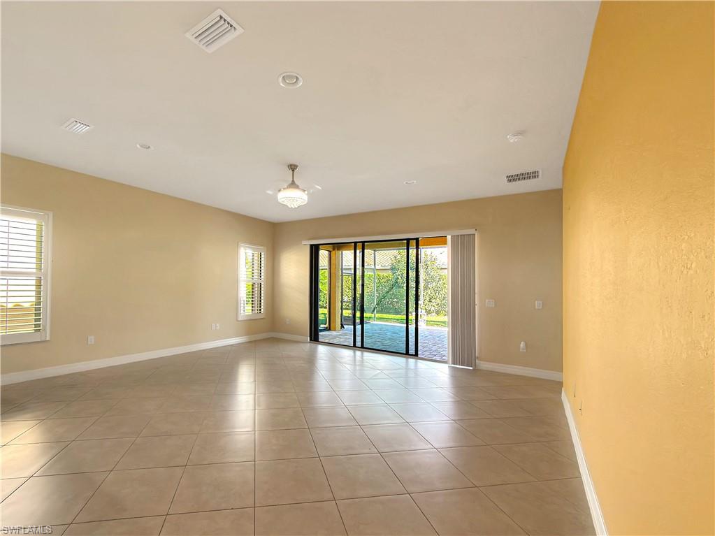 3809 Columbia CT