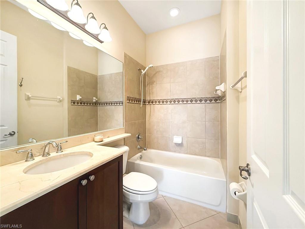 3809 Columbia CT