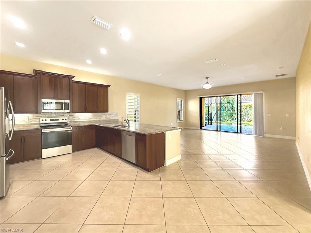 3809 Columbia CT