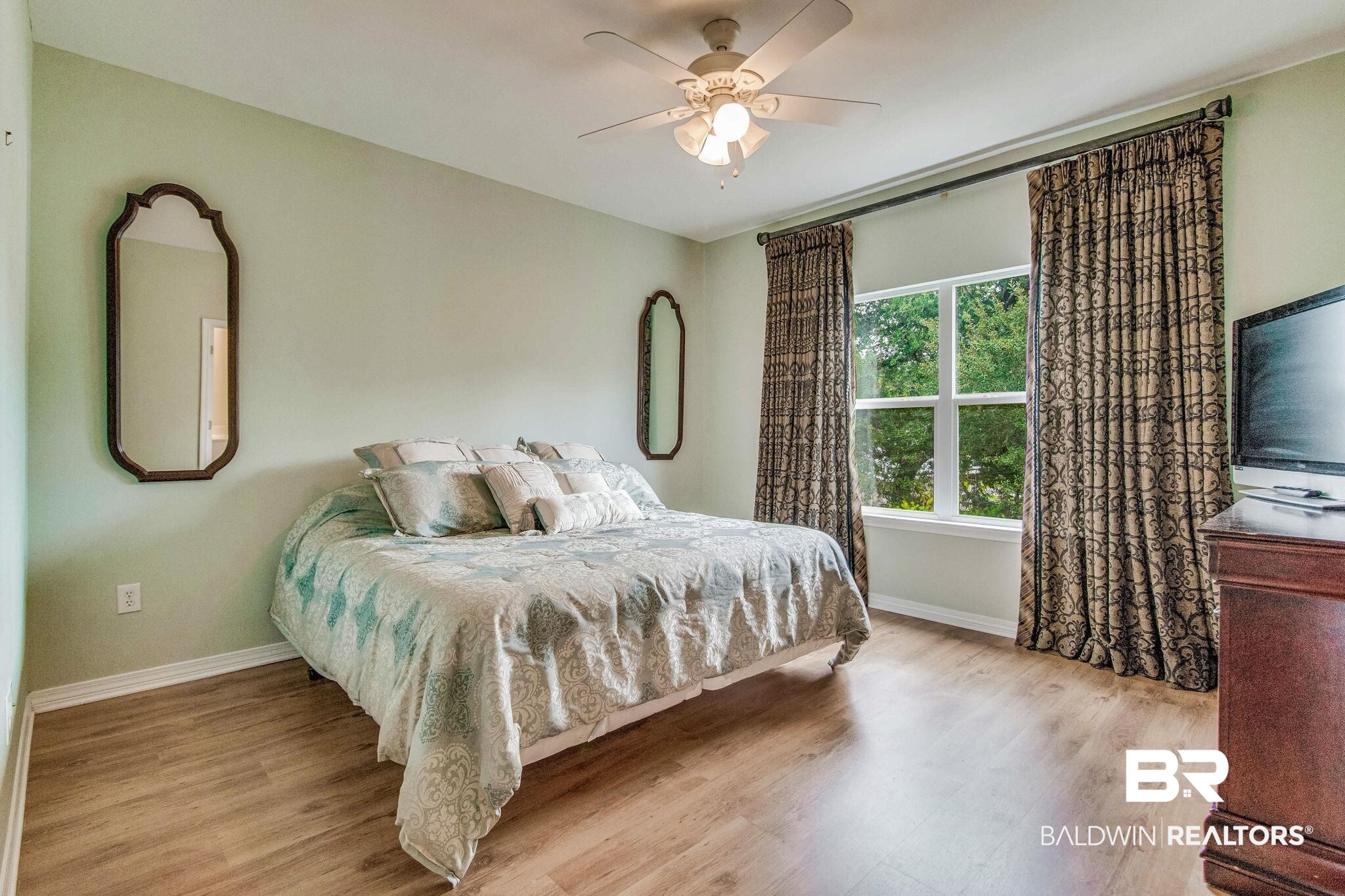 5473 Pensacola Avenue